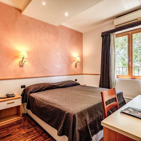 Hotel Roma Tiburtina Metro Ngoại thất bức ảnh