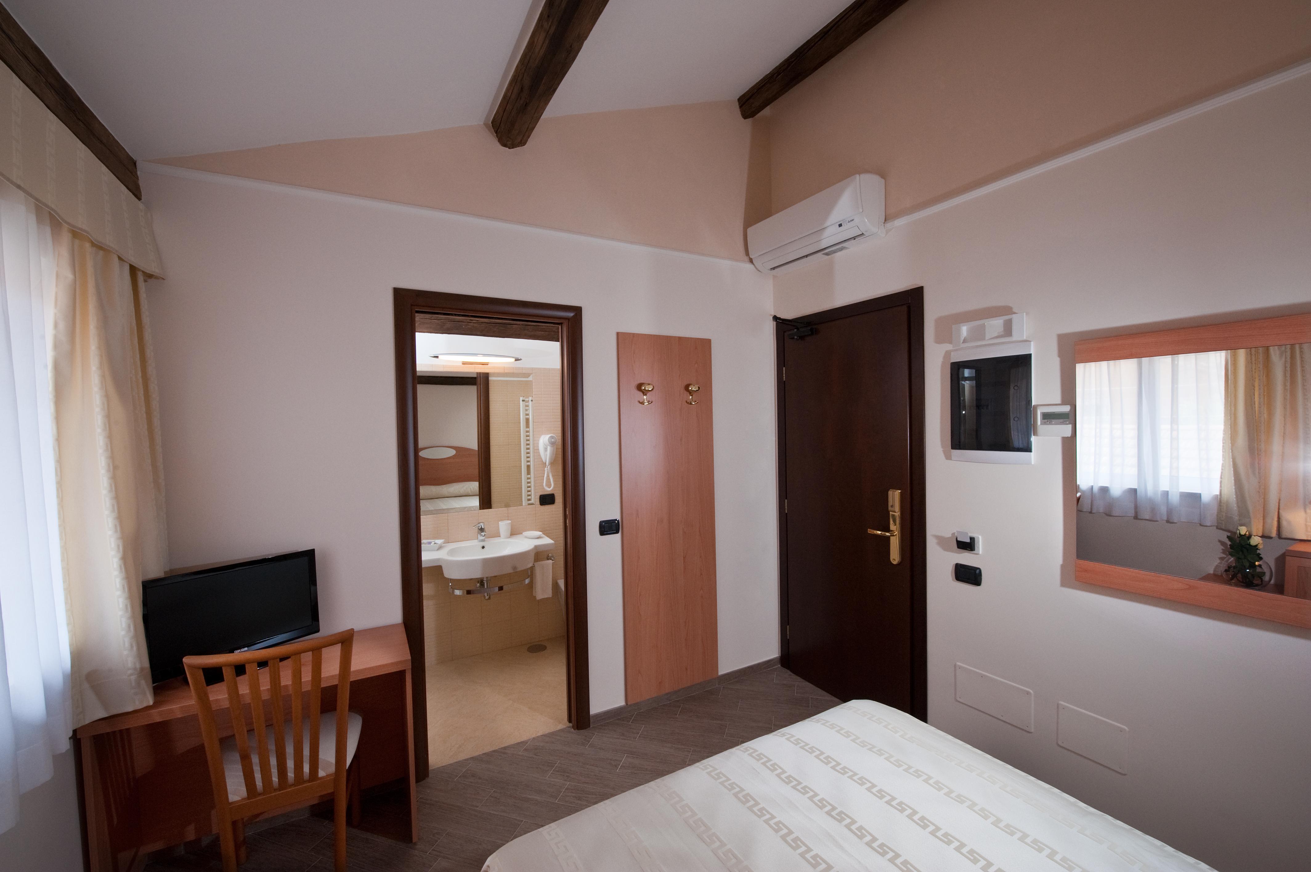 Hotel Roma Tiburtina Metro Ngoại thất bức ảnh