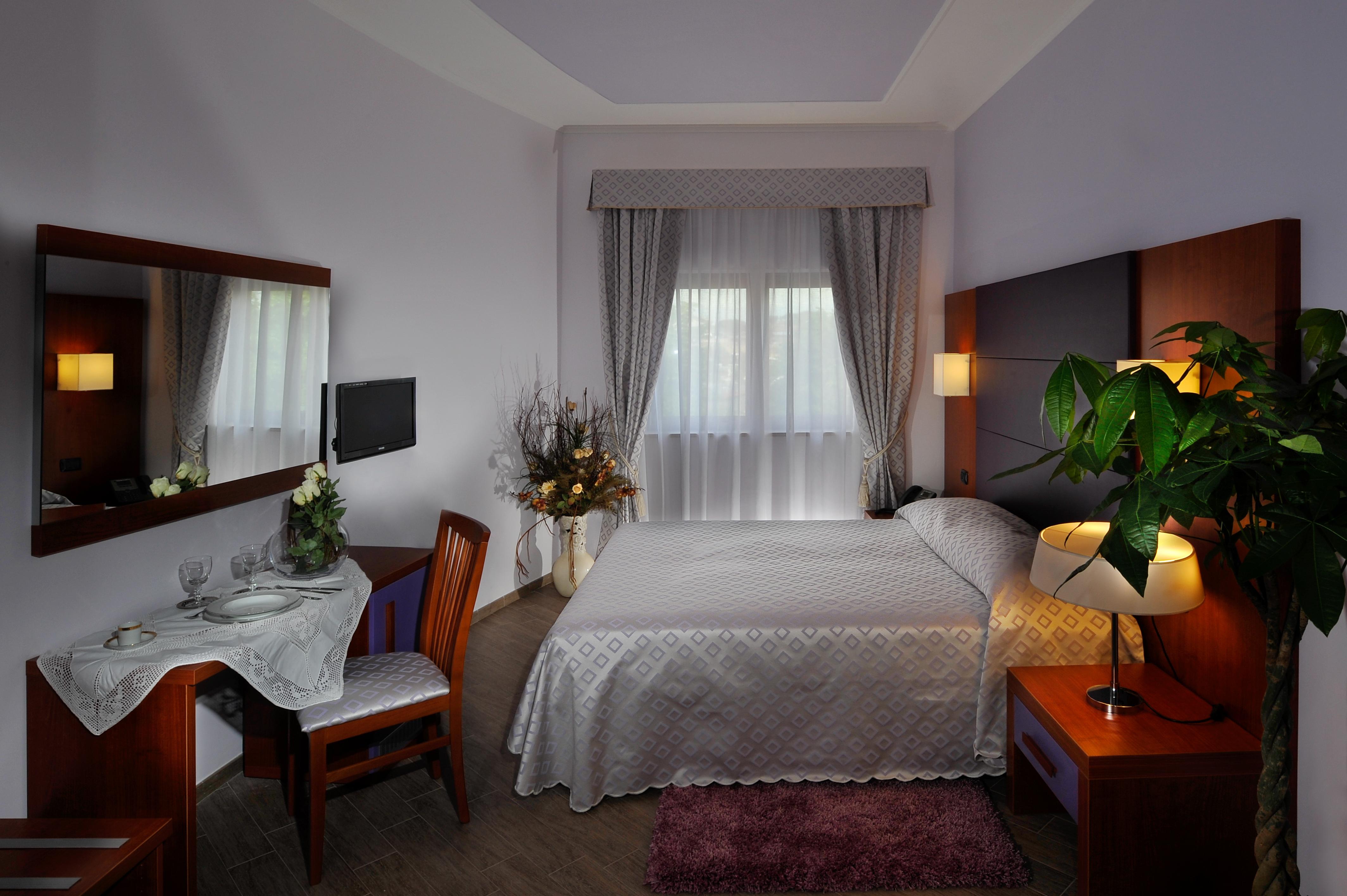 Hotel Roma Tiburtina Metro Ngoại thất bức ảnh