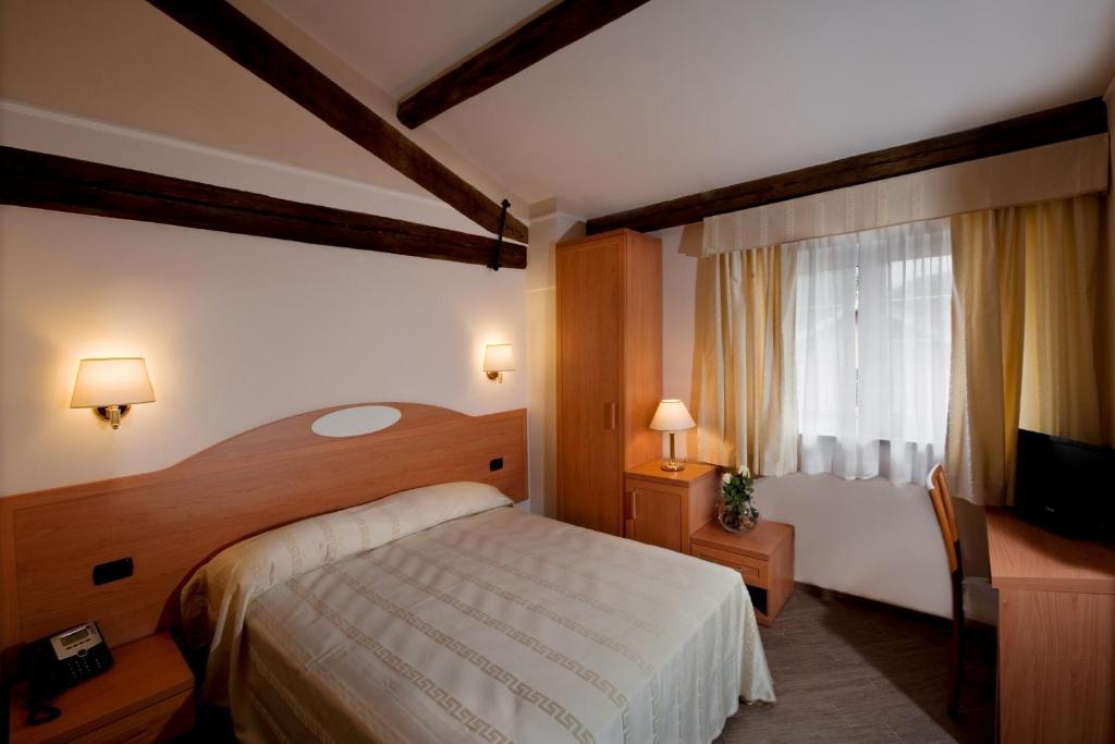 Hotel Roma Tiburtina Metro Ngoại thất bức ảnh
