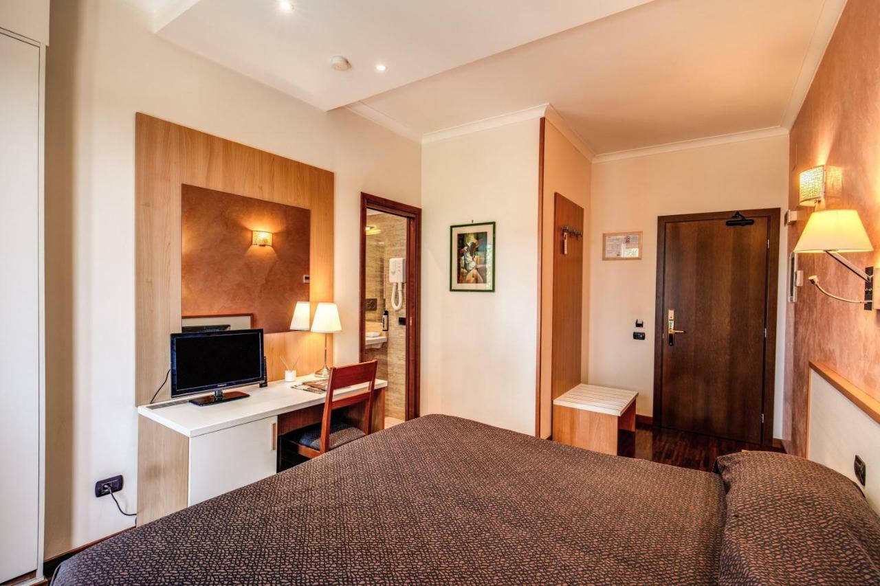 Hotel Roma Tiburtina Metro Ngoại thất bức ảnh