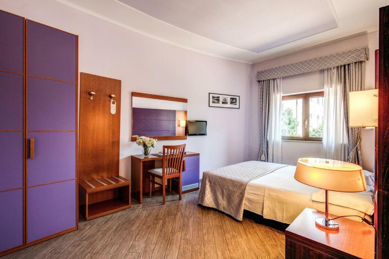 Hotel Roma Tiburtina Metro Ngoại thất bức ảnh